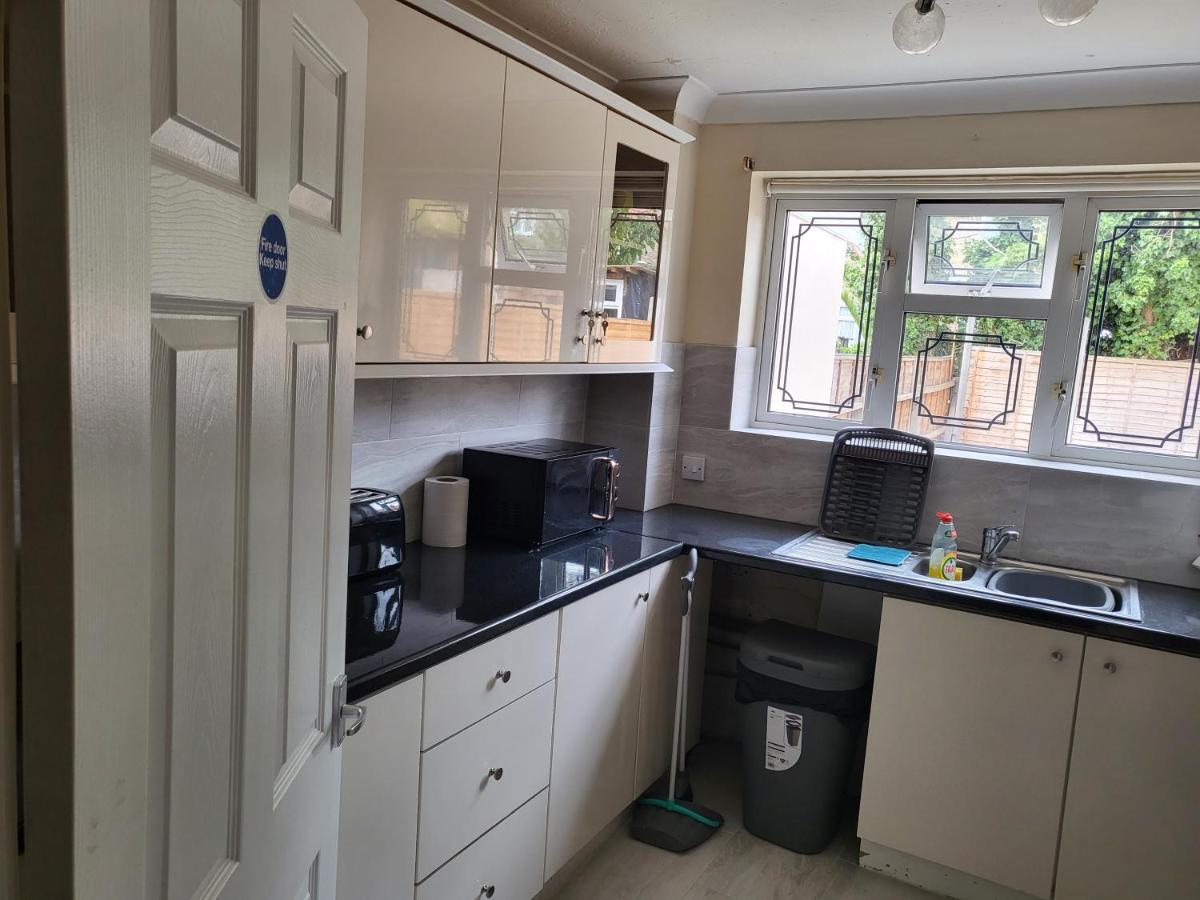 Crane Home In Dagenham With Free Wi Fi Zewnętrze zdjęcie
