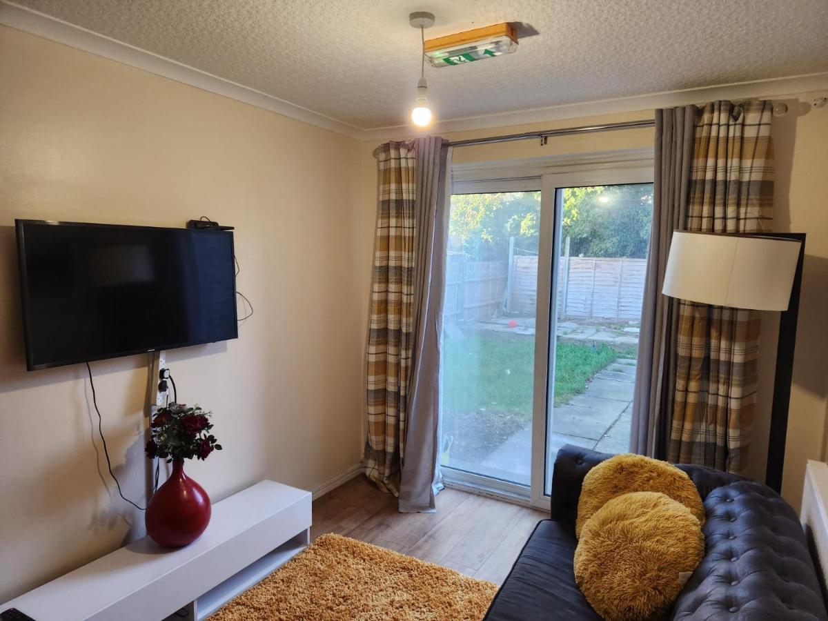 Crane Home In Dagenham With Free Wi Fi Zewnętrze zdjęcie